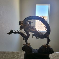 Black & Gold Dragon Statue – Decorative Reptile Figurine