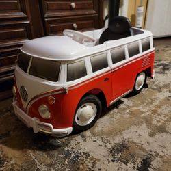 Rollplay 6V Classic Volkswagen Bus Battery Powered Ride-On Toy Ages 3-8