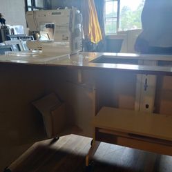 Sewing machine and table cabinet
