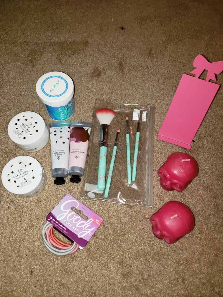 Womens vanity makeup lot