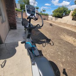 Precor EFX 883 Elliptical Machine(Great Condition)