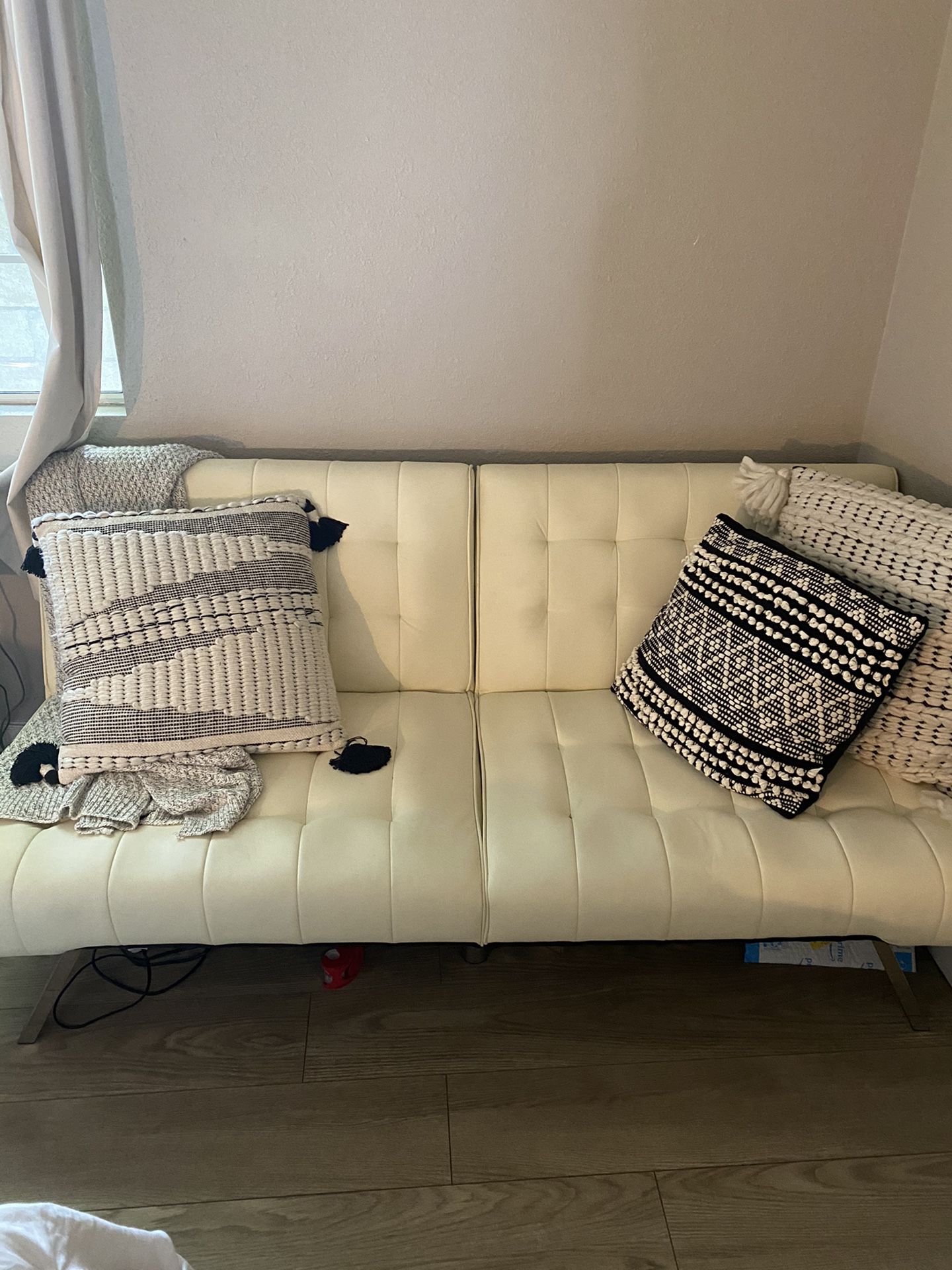 Cream/White Imitation Leather Fouton Couch