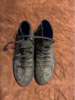 Used Nike Soccer Cleats (size 8.5)