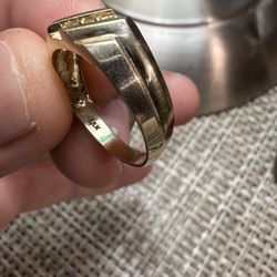 14k solid gold ring like new 3.70 grams  size 8 1/2  firm not taking offers