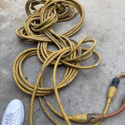 Heavy duty hundred foot extension cord