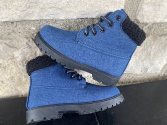 Official Supply kids Boots ( pick up only ) read description for Size