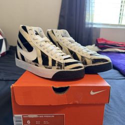 Women's Blazer Mid Size 6