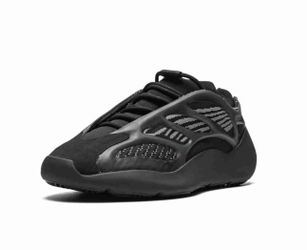 9.5 yeezy💥💥700