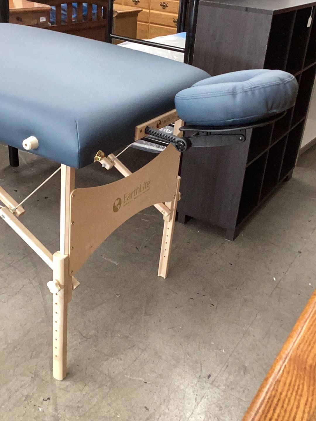 EARTHLITE Adjustable Height Massage Table W/ Carry Bag for Sale in
