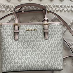 Authentic Michael Kors Marilyn Medium Signature Tote - Vanilla/Blush