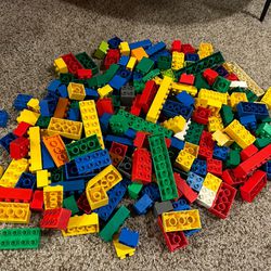 Lot Of 200 Duplo Legos