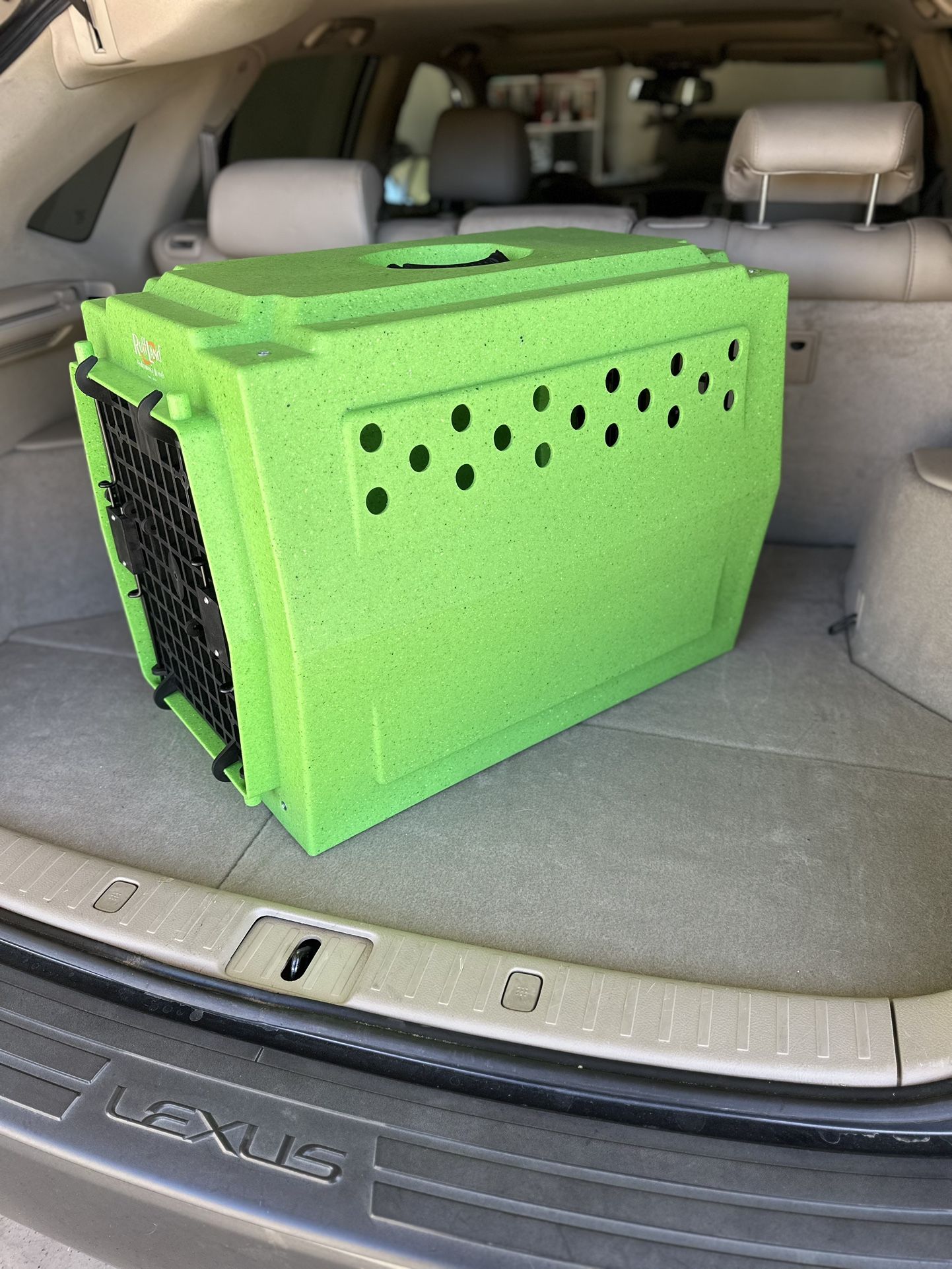 Ruffland kennel Lime Green Medium dd Front/back for Sale in Hesperia