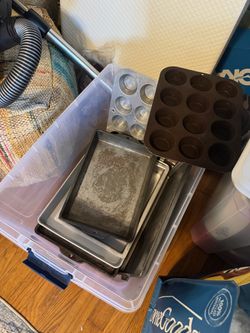 HUGE LOT OF BAKING PANS