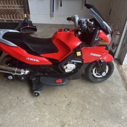 Blazin' Wheels 12V Battery Operated Ride-on Motorcycle - Unisex Item