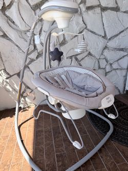 Graco Baby Swing with Mobile
