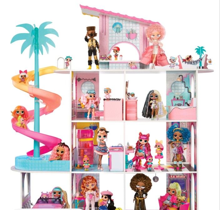 LOL Surprise Fashion Doll House Playset  .... New In Box