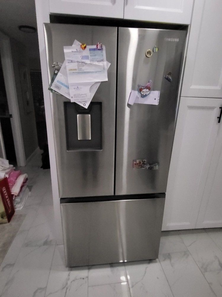 Samsung Fridge 2 Dors Ice Maker Like New Just Updated