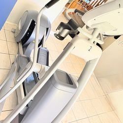 Precor Commercial Elliptical - Excellent Condition