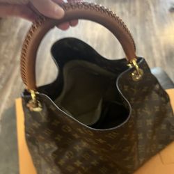Artsy Louis Vuitton