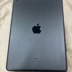 iPad 8th Generation w/ Apple pencil 1st Gen
