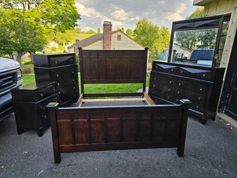 Queen Size Bedroom Set Good Condition Delivery Available Upon Request