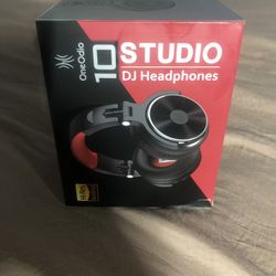 Headphones 