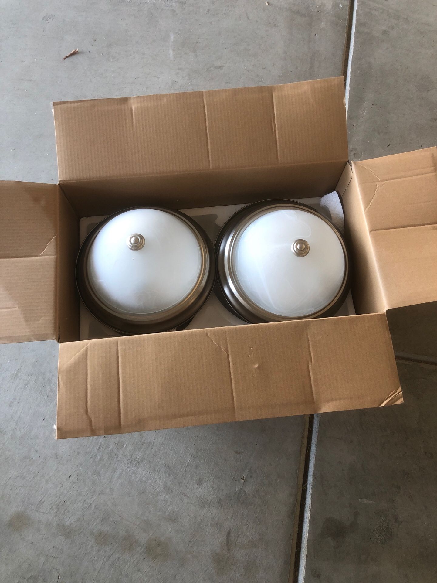 Ceiling light fixtures