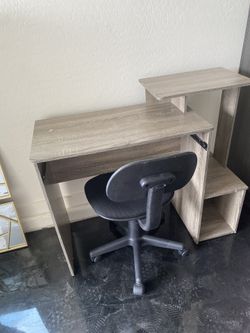 Room Desk and chair
