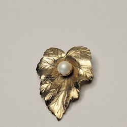 

Vintage Sarah Coventry Goldtone Leaf Brooch with Faux Pearl