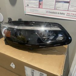 2017-2018 Chevy Malibu Right Headlight 