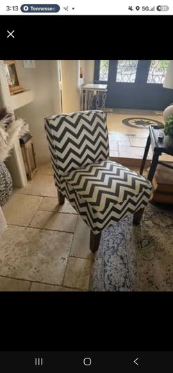 Accent slipper chair