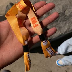 2 Primavera Friday Wristbands