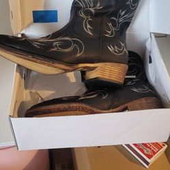 Size 8 Women  Boots