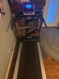 Spirit XT 385 Treadmill