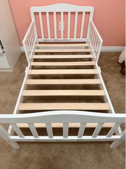 Toddler bed