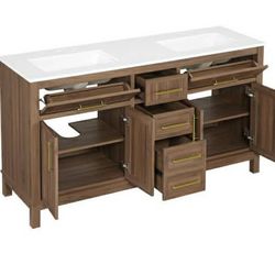 New 60 in vanity in good condition