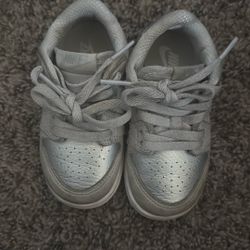 Air Jordan 1 low OG METALLIC SILVER 