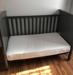 Crib w Colgate Mattress 