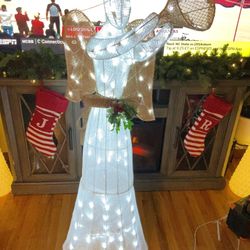 PRE-LIT INDOOR/OUTDOOR WHITE ANGEL