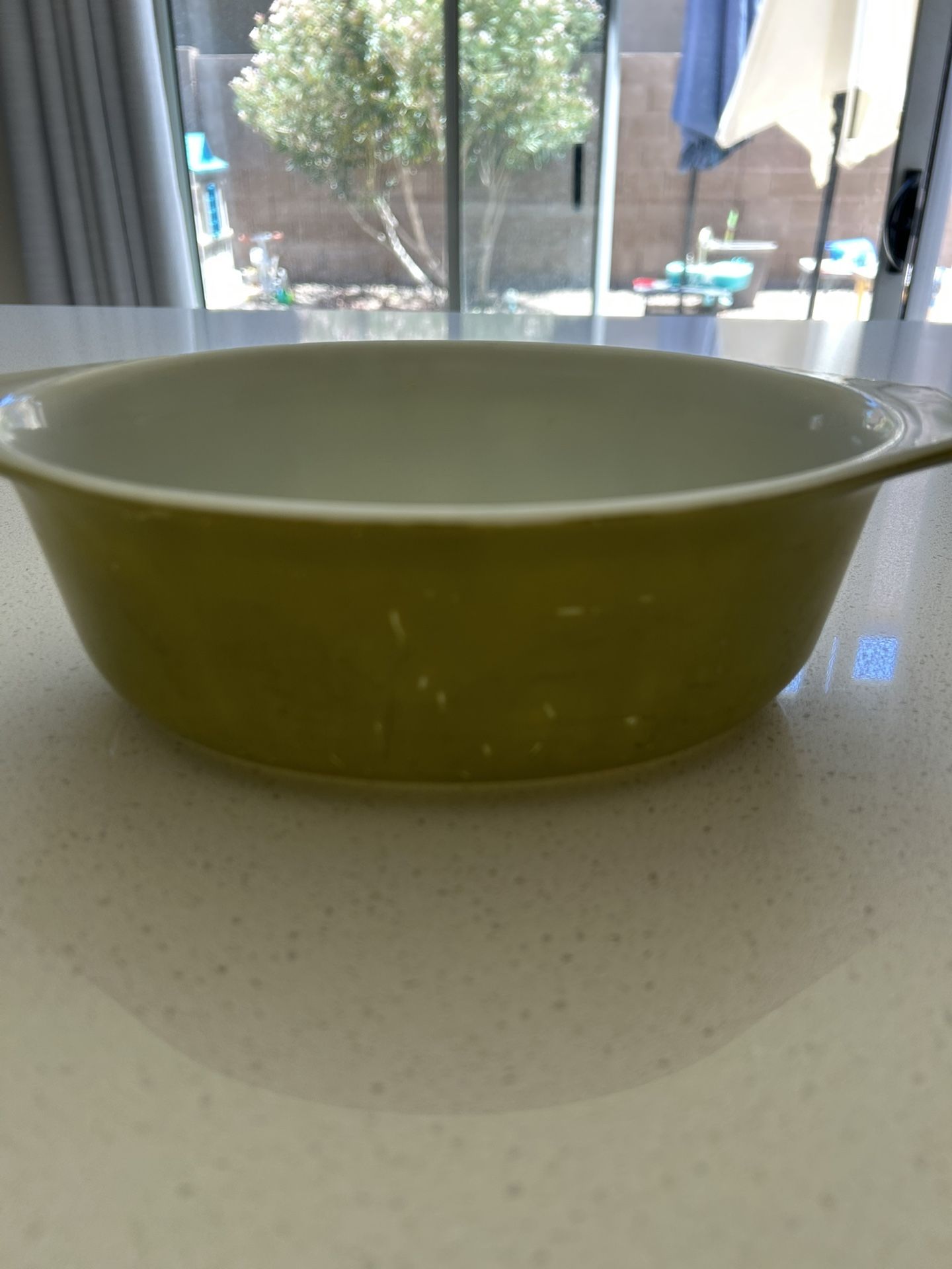 Vintage 1.5 Quart Yellow/Green Pyrex With Lid
