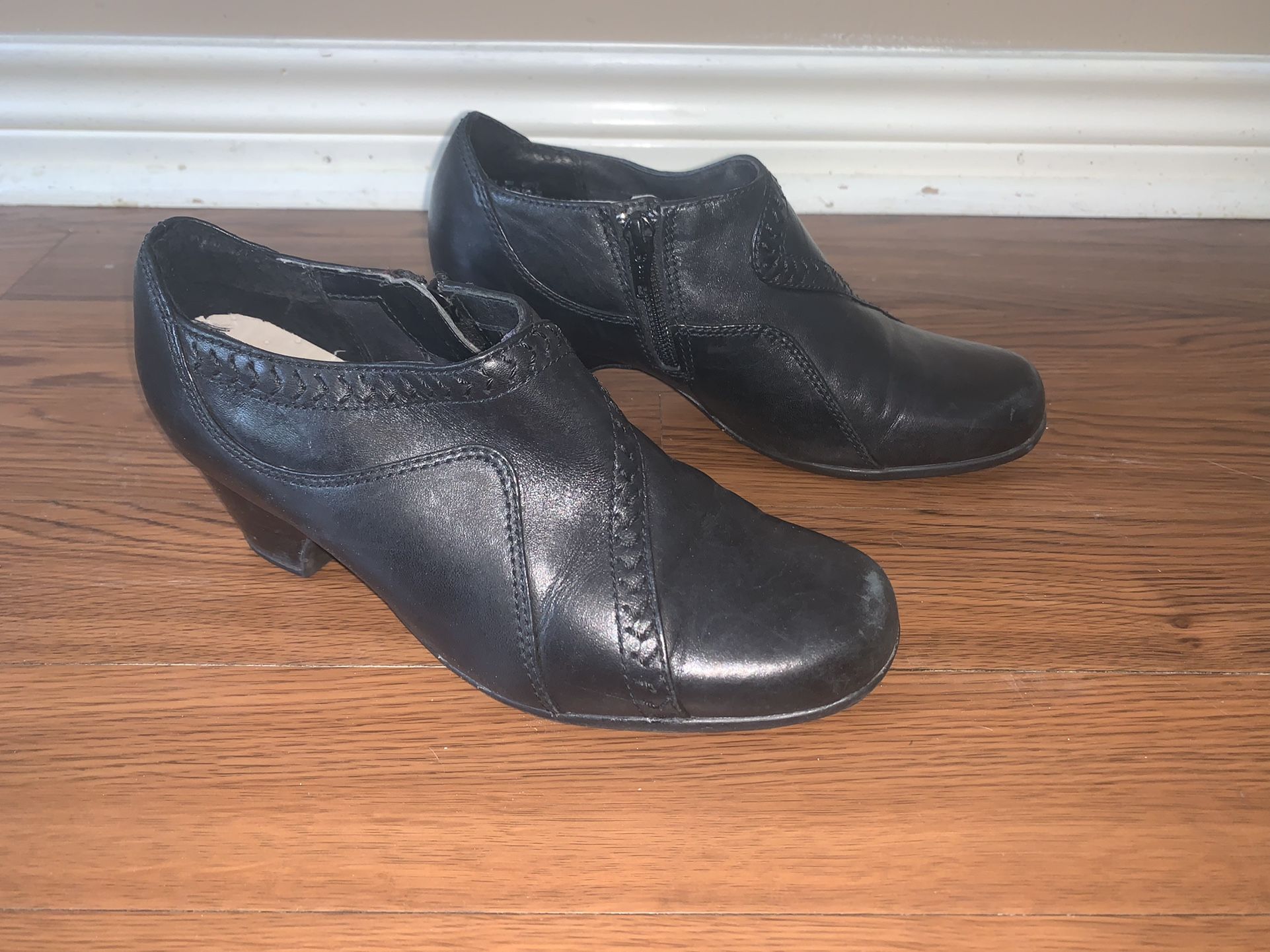 Clark’s Active Wear Woman’s Leather Dress Shoes