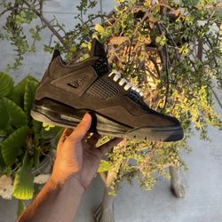 Black Cats 4s Size 8 men’s 