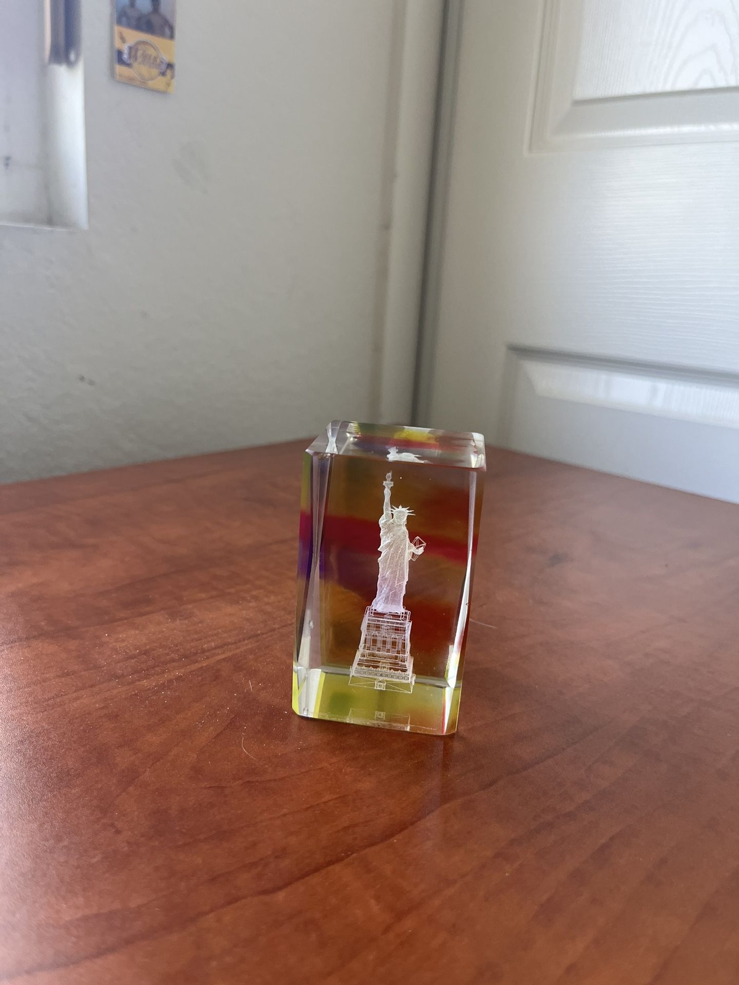 Paperweight Laser, Multiple Colors Cube Of New York, Statue Of Liberty