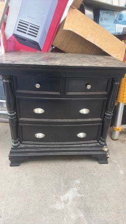 Free Set of 2 nightstands
