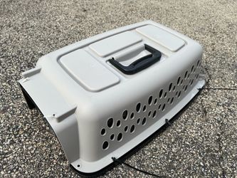 19" Plastic Pet Carrier