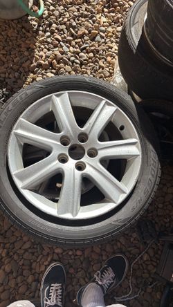 Stock Lexus rims 4