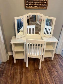 Kids Vanity Desk with Chair