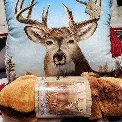 Brand New Hunter Deer Pillow & Blanket