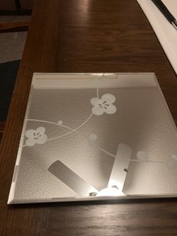 Small glass mirror with flower pattern