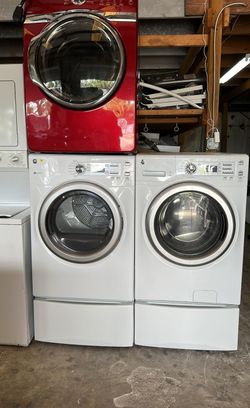 GE Front Loader Washing Machine White With Pedestal
